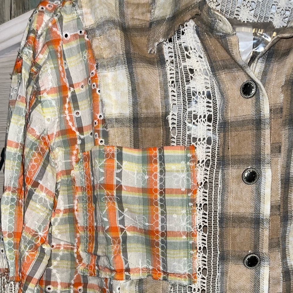 POL S Beige and Cream Plaid Shirt with Lace - Picture 4 of 7